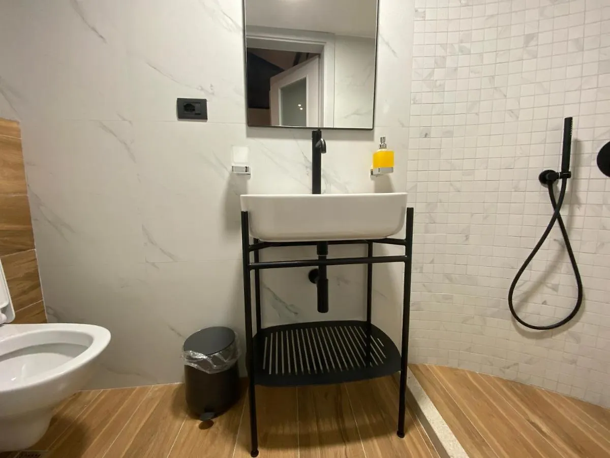 לינה וארוחת בוקר Vila-Amo, Suites&Rooms In Tirana Center אלבניה